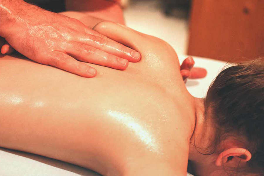 Dầu massage là gì Lợi ích như thế nào đối với sức khỏe (2)