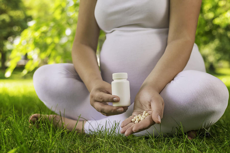Phụ nữ có thai không nên sử dụng các sản phẩm từ thanh hao hoa vàng, kể cả tinh dầu