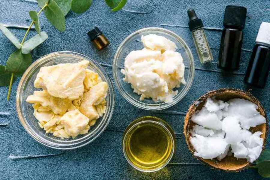 Bơ thực vật dưỡng da có thể kết hợp với tinh dầu tạo mùi hương và tăng lợi ích.