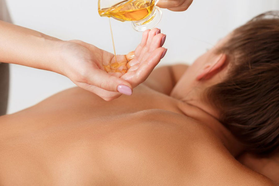 Tác dụng của tinh dầu thiên nhiên trong massage và spa