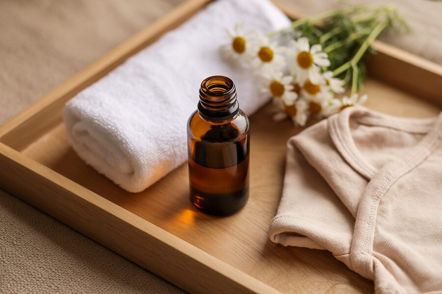Tinh dầu thiên nhiên dùng để massage cho bé