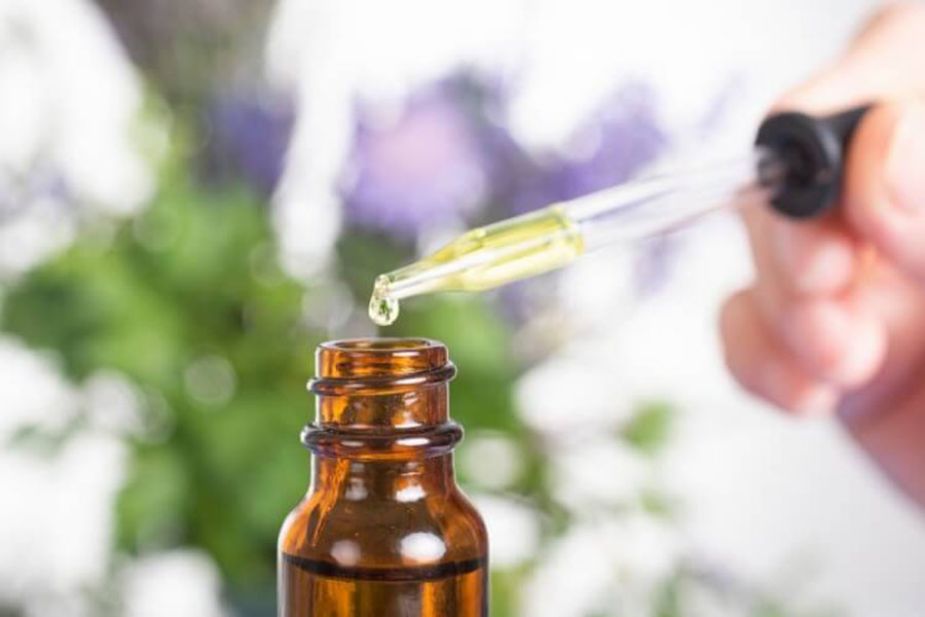 Hình 4. Tinh dầu từ quả Vitex mang đến lợi ích sức khỏe đa dạng