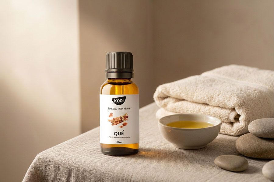 Massage cùng tinh dầu đúng cách với chai tinh dầu Kobi và dầu nền
