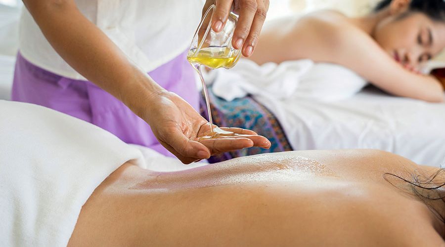 Tác dụng của tinh dầu thiên nhiên trong massage và spa