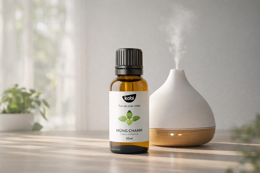 công dụng dầu húng chanh trong không gian sống với chai thủy tinh nâu Kobi