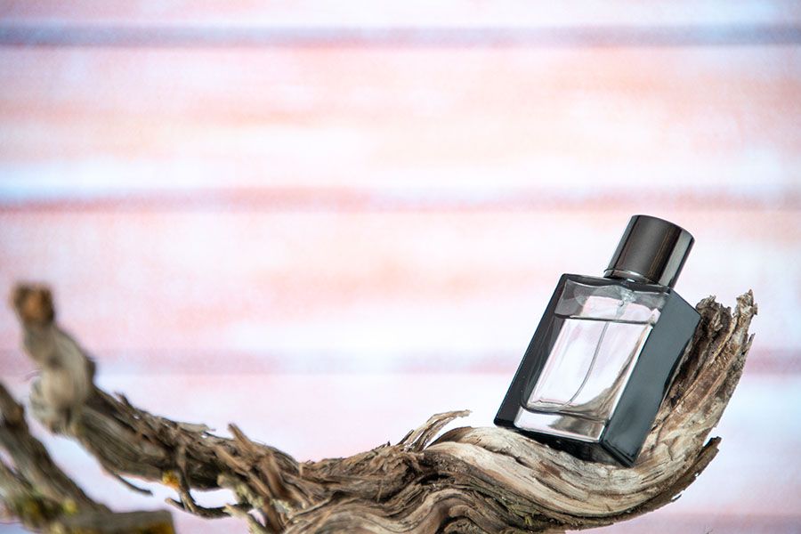 Nước hoa handmade làm từ tinh dầu gỗ đàn hương