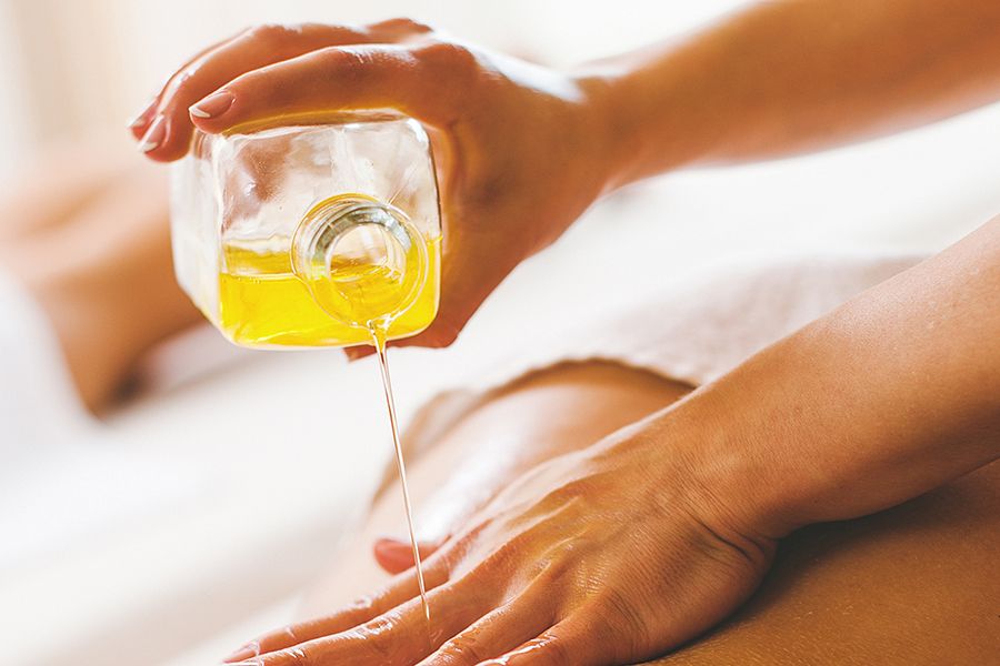 Dầu massage là gì Lợi ích như thế nào đối với sức khỏe