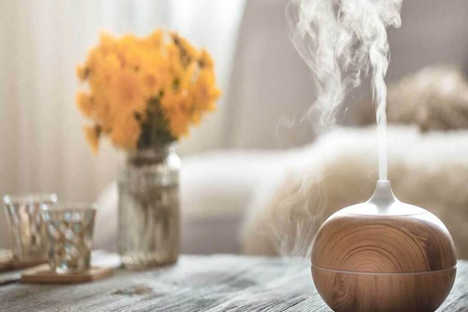 Hình 4. Tinh dầu này có thể giúp thanh lọc không khí khi khuếch tán.