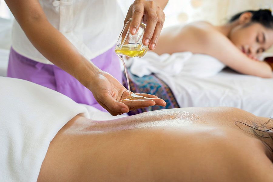 Tác dụng của tinh dầu thiên nhiên trong massage và spa
