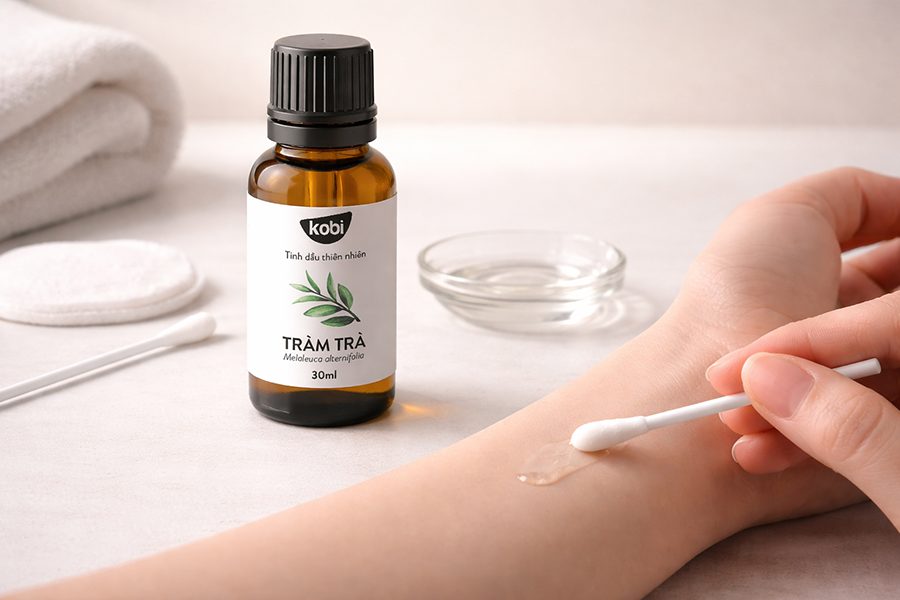 Test da trước khi dùng tinh dầu tràm trà cho da mụn